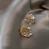 Charm 2022 Koreanisch neue kleine Perle Blütenblattohrringe Temperament Einfacher Mode vielseitige Ohrringe weibliche Schmuck L230309
