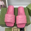 Sommar kvinnors badrum sandaler broderade mode bästa strand flip-flop casual hemskor