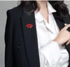 Brooches Women Brooch Red Color Rhinestone Lips For Man Fashion Sexy Mouth Pin Shining Dress Scarf Sweater Jewelry