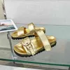 Homens mulheres sandálias de verão Moda de chinelos de fundo grosso Louiseidade grossa plataforma de borracha plataforma alfabeta Lady Bright Viutonity Leat Sandal Beach Shoes L12A