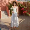 Sukienki swobodne kobiety długie białe satynowe sukienkę slip sukienkę Summer 2023 Elegancki koreański impreza nocna bez pleców na plaży Sundress