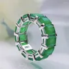 Ringos de cluster Trendy 18k White Gold 5 7mm Síntese de Emerald Eternity Band para Mulheres 925 Sterling Silver Love Engagement Ring