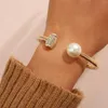 Bangle Europeaan overdrijf gouden kleurlegering manchet armbanden charme imitatie parels armbanden voor vrouwen