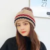 Beanies Beanie/Kafatası Kapakları Kadınlar İçin Knited Şapkalar Kış Skullcap Beanie Hat Pompom Çizgili Yün İplik Twist Peluş Kapak