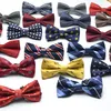 Brudgummen slipsar geometriska bågar för män vanlig fjäril part bröllop bowtie 12*6 cm mix färg brudgum banden tillbehör