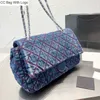 Bolso CC Otros bolsos 5A Bolso con solapa acolchada para mujer Bolso de compras de diseñador bordado de mezclilla Bolso de compras con cadena de hardware de plata de diamante Bandolera de lujo para mujer Gran capacidad