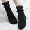 Femmes chaussettes noir blanc coton chaussettes Lolita Style jeune fille belle dentelle maille courte princesse filles à volants froufrous cheville