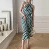 Casual Dresses Sexig halter Grön klänning Temperament Dot Print ärmlös a-line knälängd chiffong vestido mode ol lady pendla robe