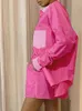 Kvinnors träningsdräkter Casual Women Pink Short Set 2022 Summer Loungewear Tvådel kvinnor kläder överdimensionerade lång skjorta och höga midjeshorts spårningsdräkter L230309