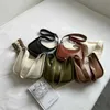Sacs à bandoulière vintage pour les femmes Pu Leather Nouveau 2024 Tendance Fashion Zipper Couleur solide rétro Retro Sacs et sacs à main