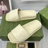 Summer Sandalias de baño para mujeres Moda bordada Mejores zapatos para el hogar casual de playa