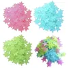 Adesivos de parede 100pcs 3d estrelas luminosa brilho fluorescente nos adesivos de adesivo escuro para crianças salas de bebê teto decoração de casa