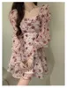 Casual Kleider Rosa Erdbeere Mesh Für Frauen Mode Süße Französisch Stil Plissee Bodycon Quadrat Kragen Spitze Up Wrap Squins Mini kleid