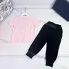 Luxuriöse Designer-Kleidungssets für Kinder, T-Shirt mit Monogramm, Shortst-Mode, britische Modemarke, Sommer-Kinderschätze und Mädchen-Baumwoll-Zweiteiler