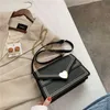 Axelväskor söt crossbody messenger för kvinnor nya kvinnliga quiltade purses japanska kawaii hjärta kvinnors handväska 2023 230309