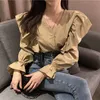 Kvinnors blusar skjortor Kvinnor Autumn Fare Sleeve Solid White Korean Style Topps Splicing Shirts Ruffled V-Neck Cardigan Fashion Blus 12293 230309