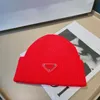 럭셔리 비니 디자이너 남성과 여성을위한 겨울 비니 패션 디자인 니트 모자 가을 모직 모자 편지 Jacquard Unisex Warm Skull Hat