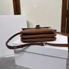 Mode tabou väska dam designer celinn crossbody väskor vintage läder kuvert väska kvinnors klaff spärr handväskor 10a purses svartbrun cowhide totes messenger väska