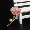 ブローチYysunny Luxury Flower Brooch Pink Imitation Pearl Banquet Jewelry Corsage Pin Clothing Accessories Birthday Gift