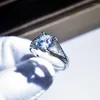 Bröllopsringar Fashion Creative Letter M Ring Inlay Dazzling 8mm Moissanite Zircon Silver Fine Jewelry for Charm Women Engagement Gift