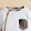 Macacão de bebê adorável e confortável: roupas para recém-nascidos com gola redonda, manga comprida, cor sólida, design de lapela – perfeito para meninos e meninas, feito com tecido de algodão macio!