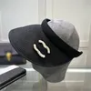 Visor hatt herrar kvinnor sunhats lyxys desingers sun hatt boll mössor bokstav casquette sommarhattar justerbara kvinnor utomhus resor passar mössa