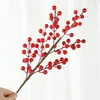 Dekorativa blommor konstgjorda bärbukett falska holly grenar julprydnader diy hantverk tallkon simulering heminredning leveranser