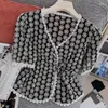 女性のブラウスQoerlin Black Beige Lace Blouse Women v Neck Embroidered Elegant Korean Fashion Tops Design Office