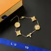 Diseñador Collar Pendientes Conjunto 18k Oro Sello Pulsera Marca Niñas Collar Regalo Joyería Anillo Romántico Amor Perla Stud Pendientes Caja Primavera Accesorios