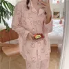 Dames slaapkleding 100% katoenen gaas verticale strepen mooie beren slijtage pyjama's met lange mouwen set ronde nekpak vrijetijdslijtage huis pyjama's 230310