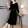 Casual jurken 2023 Spring en herfstkleding Temperament fluweel Velvet damesmodieus zwart met lange mouwen