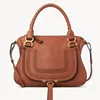 مصمم حقيبة حقيبة Marcie Women Women Big Hand Handbag Leather Shop Pages مصممون حقيبة حمل مزدوجة مصنوعة من حمل العجل الحبيب 7A محفظة كبيرة ذات جودة كبيرة كل الحجم