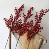 Flores decorativas 2pcs 77 cm de comprimento Ramo vermelho espuma Berry de Natal Fruta Holly para decoração de jardim Bedro de flores Fake Plants Bagas