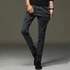 Jeans da uomo 2022 Jeans slim da uomo di alta qualità di nuovo arrivo Pantaloni casual da uomo skinny in denim di moda classica Y2303