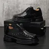 Designer Men Black White Rivet Oxfords Casual Shoes Homecoming Dress Wedding Prom Spike Shoes Sapato Social Zapatos D2A35