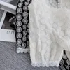 女性のブラウスQoerlin Black Beige Lace Blouse Women v Neck Embroidered Elegant Korean Fashion Tops Design Office