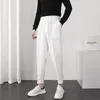 Pantaloni da uomo Moda Uomo Casual Elastico in vita Piedi piccoli Slim stile coreano Pantaloni da giacca da uomo affusolati pieghettati Streetwear 230310