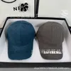 Designer di cappellini da baseball La versione corretta di Paris Washed Denim Scrub Border Baseball Hat Donna Ricamo Lettera Duck Tongue Men MIMQ