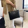 2023 New Women's Fashion Gold Chain Portable Handbag Top Quality Turbot Lattice Design Shoulder Bag Large Capacity Underarm P198W