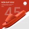 النعال المنزل slipperscloud slippers سميكة منصة الحمام nonslip flipflops صندل النساء ناعم كتم ايفا الشرائح الداخلية 230309