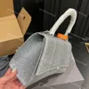 Bolso de mujer noble Cartera Moda Tela brillante Bolso pequeño Bolso de mano de media luna Bolsos cruzados para damas dulces con correa de hombro larga extraíble o ajustable