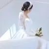 Encolure carrée Une Ligne Robes De Mariée Pour Femmes Minimaliste Simple Satin Style Coréen Manches Longues Robes De Mariée Longue Train Mariée R8156066