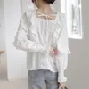 البلوزات النسائية Qoerlin Design Lace Hollow Out Dhite Terts Girly Chic Flare Sleeve Autumn Tops Blouse Rustregular Ruffles Women