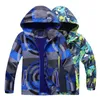 Куртки модные весенние мальчики Дети Дети Внешняя одежда водонепроницаемые ветроизотальные толстовины для детского полярного флисового пальто 230310