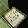 Elegantes broches de perlas G, alfileres de diamantes con letras, alfileres de solapa grandes, insignia de personalidad para mujeres con caja