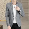 男性のスーツヤングメンズ秋の服スリムトレンドコートオールマッチスーツの男性の小さな韓国語バージョン