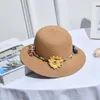 Chapeaux à large bord chapeau de parasol extérieur à la mode beaux fleurons décorés de paille