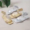 Sandaler sommarskor för kvinnor mode öppen tå platt fast färg sexig snörning sandalias de mujer plus storlek 43