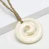 Colares pendentes NGX022 Handmade Man Jewelry Zealand Maori Tribos Yak Bone Koru Spiral Womens Corda Colar