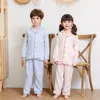 Pigiama Estate Cotone Doppia Garza Pigiama Set Per 2 4 5 6 10 11 Anni Ragazzi Ragazze Primavera Pigiameria Bottone monopetto Homewear 230310